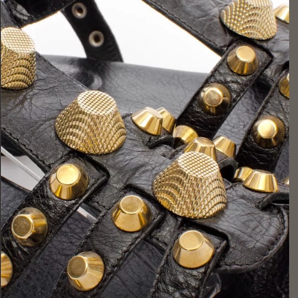 🔥🔥SOLD🔥🔥BALENZIAGA flat SANDAL with bold studs - Picture 4 of 6